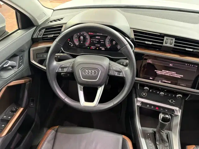 Audi Q3 — Фото автомобиля 14