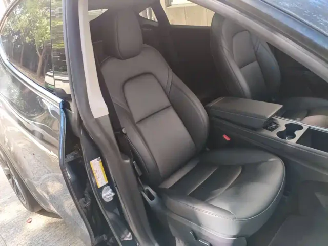 Tesla Model Y — Фото автомобиля 24