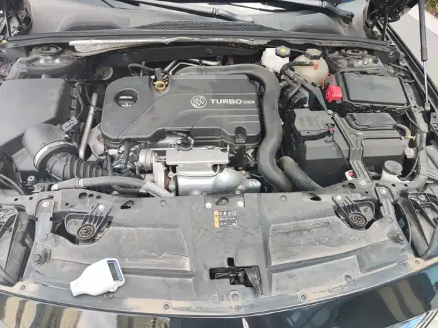 Buick Regal — Фото автомобиля 10