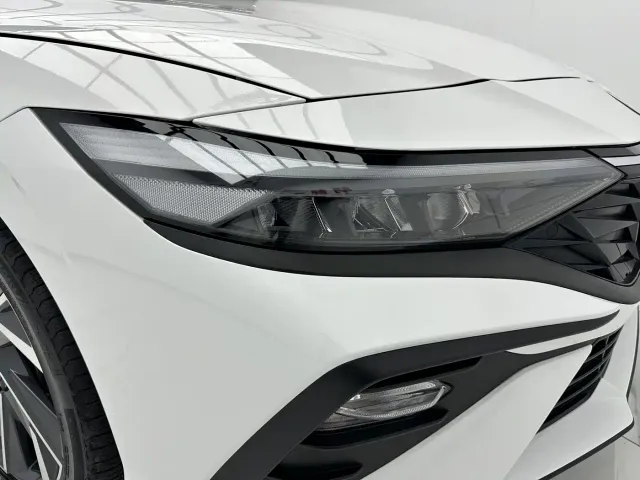 Hyundai Elantra — Фото автомобиля 10