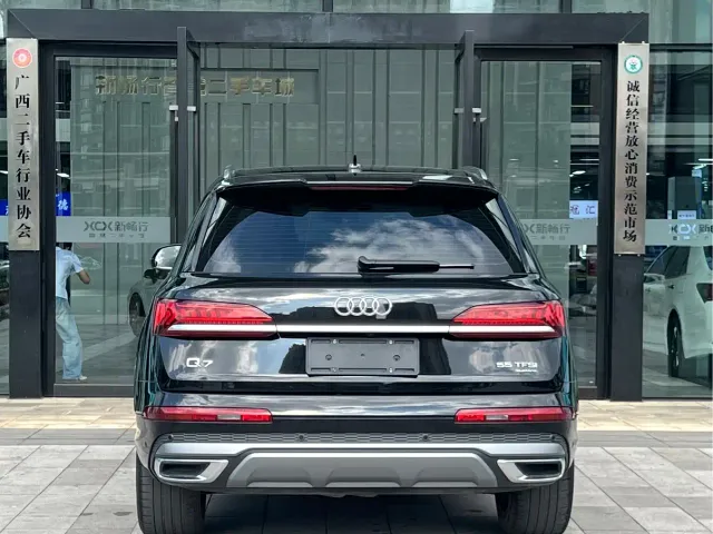 Audi Q7 — Фото автомобиля 5