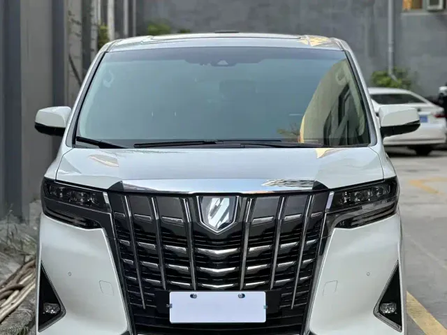 Toyota Alphard — Фото автомобиля 2