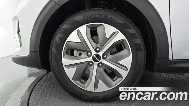 Kia Niro — Фото автомобиля 5