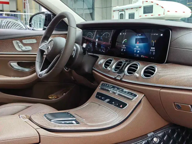 Mercedes-Benz E-Class — Фото автомобиля 8