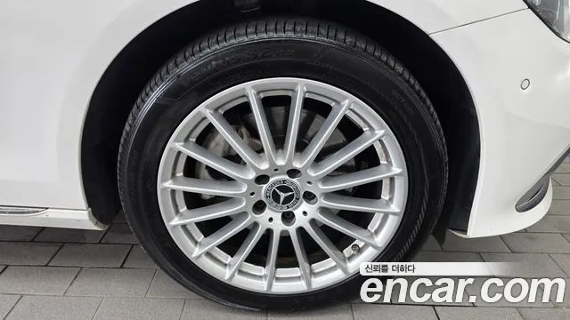 Mercedes-Benz E-Class — Фото автомобиля 16