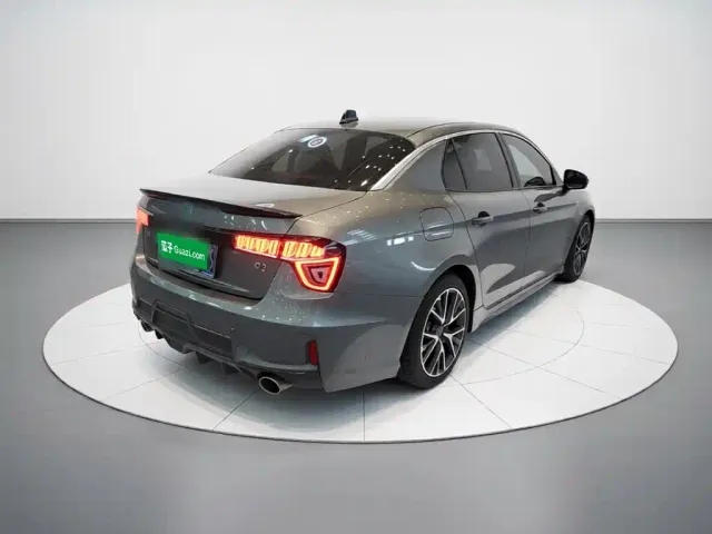 Lynk & Co 03 — Фото автомобиля 6