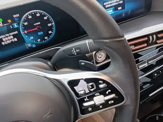 Mercedes-Benz EQC — Фото автомобиля 13