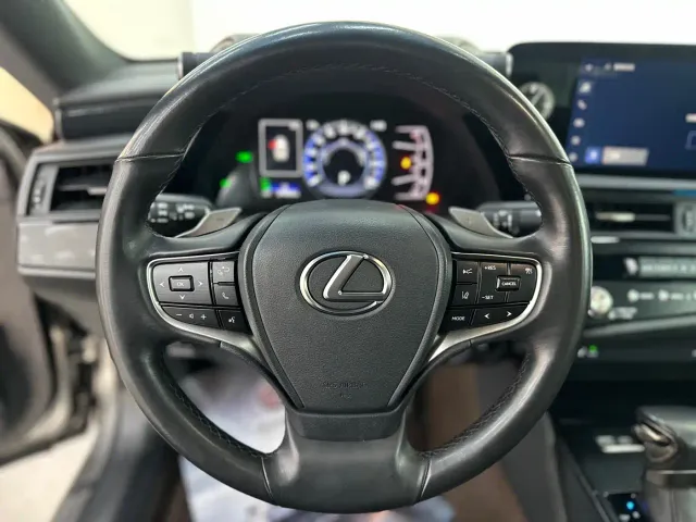 Lexus ES — Фото автомобиля 9