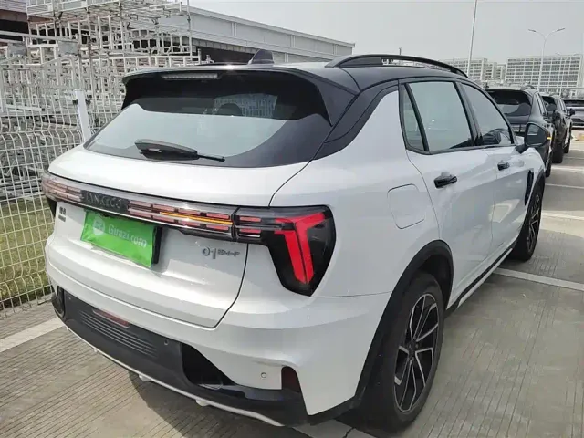 Lynk & Co 01 — Фото автомобиля 4