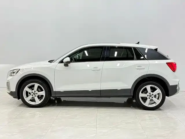 Audi Q2L — Фото автомобиля 2
