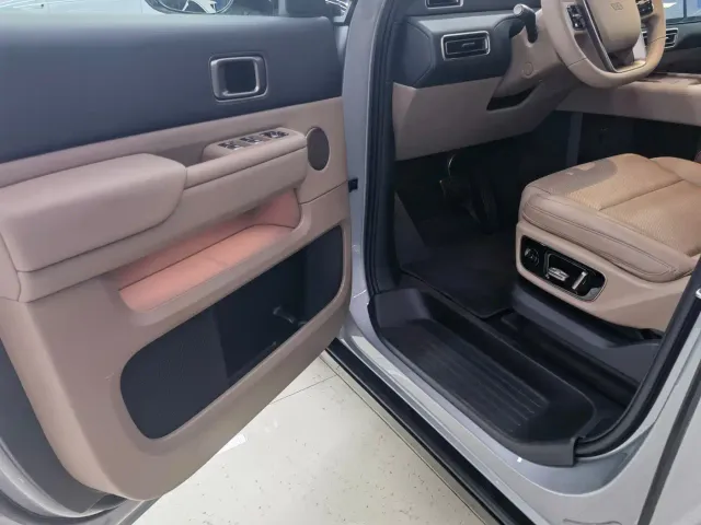 Li Auto MEGA — Фото автомобиля 7