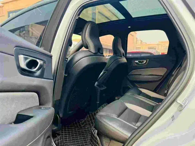 Volvo XC60 — Фото автомобиля 5