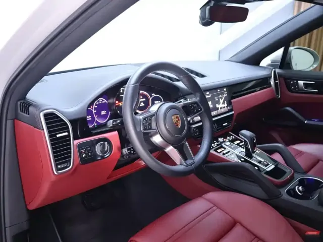 Porsche Cayenne — Фото автомобиля 11