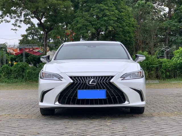 Lexus ES — Фото автомобиля 2