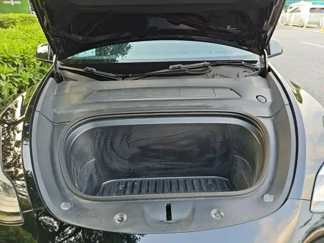 Tesla Model Y — Фото автомобиля 19