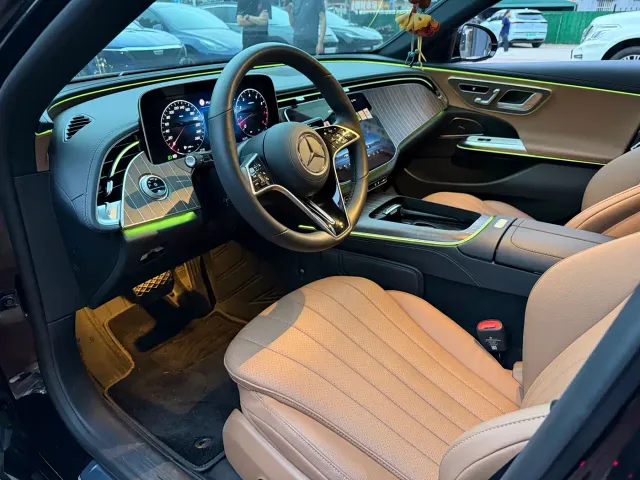 Mercedes-Benz E-Class — Фото автомобиля 7