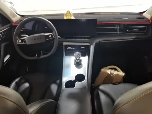 Roewe RX5 — Фото автомобиля 9