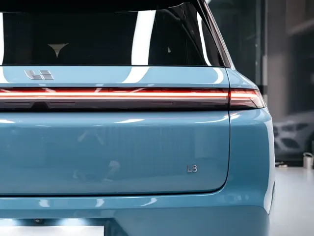 Li Auto L8 — Фото автомобиля 6