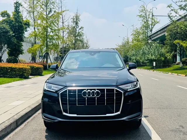 Audi Q7 — Фото автомобиля 2