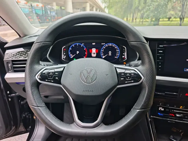 Volkswagen Passat — Фото автомобиля 8
