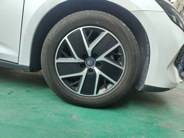 BYD Qin L — Фото автомобиля 25