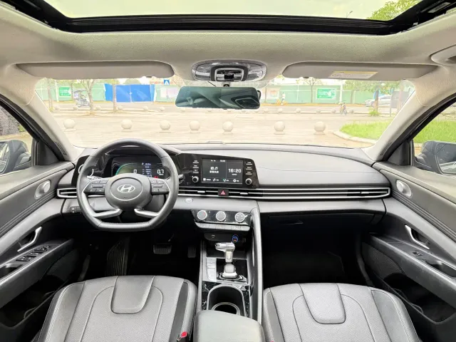 Hyundai Elantra — Фото автомобиля 14