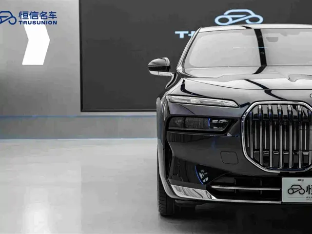 BMW 7 Series — Фото автомобиля 8