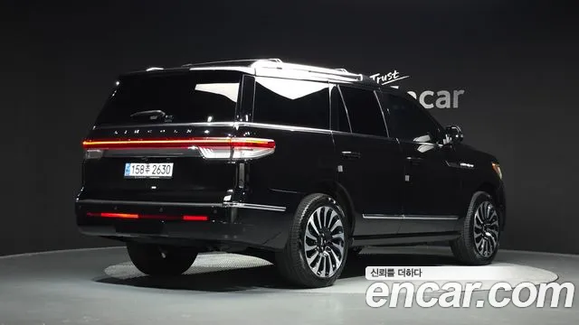 Lincoln Navigator 4th Gen — Фото автомобиля 2