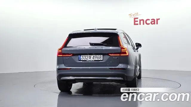 Volvo V60 — Фото автомобиля 3