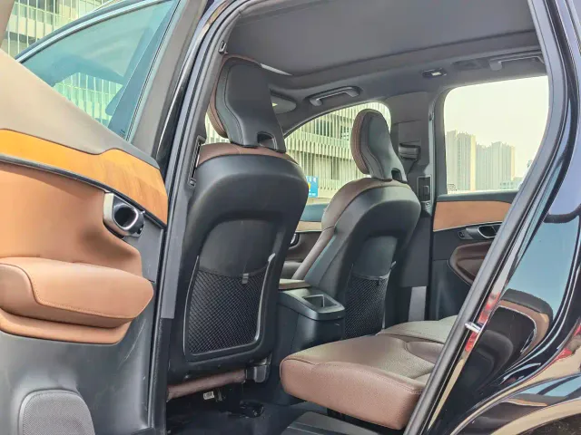 Volvo XC90 — Фото автомобиля 7