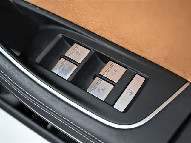 Audi A8 — Фото автомобиля 30