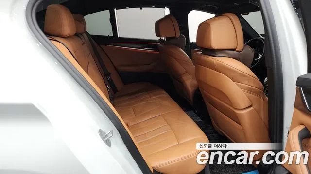 BMW 5-Series — Фото автомобиля 10