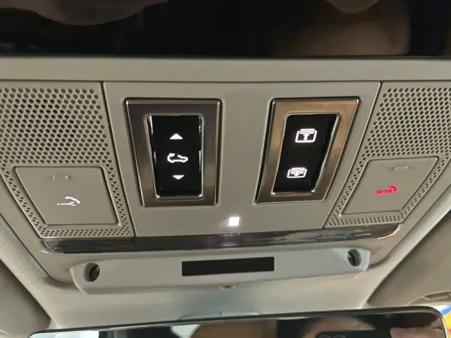 Land Rover Defender — Фото автомобиля 22