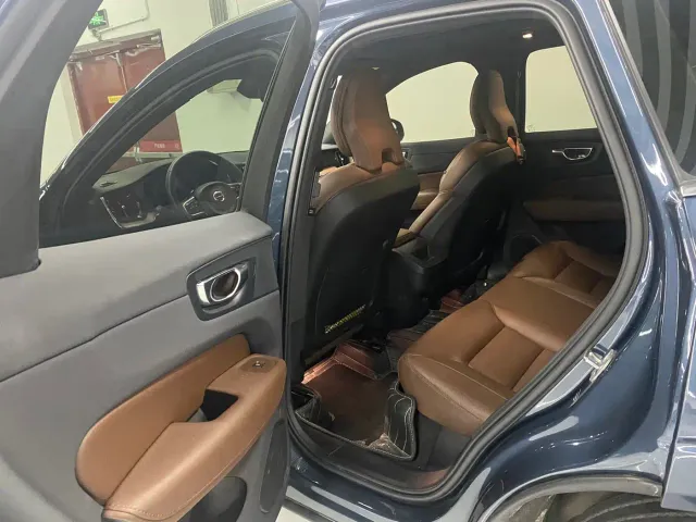 Volvo XC60 — Фото автомобиля 7