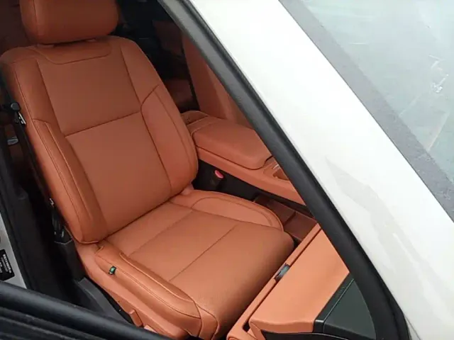 Leapmotor C10 — Фото автомобиля 24