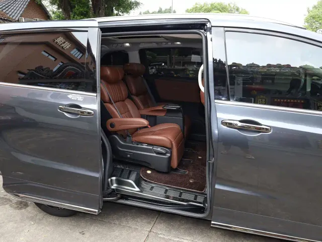 Honda Odyssey 2022 2.0L e:HEV Sharp Supreme Edition — Фото автомобиля 26