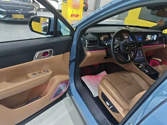 Li Auto ONE — Фото автомобиля 15