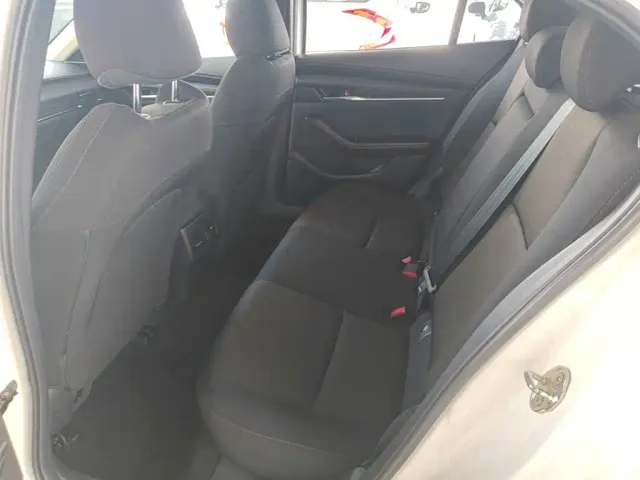 Mazda Axela — Фото автомобиля 16