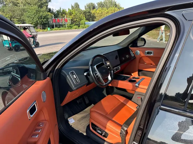 Li Auto L8 — Фото автомобиля 7