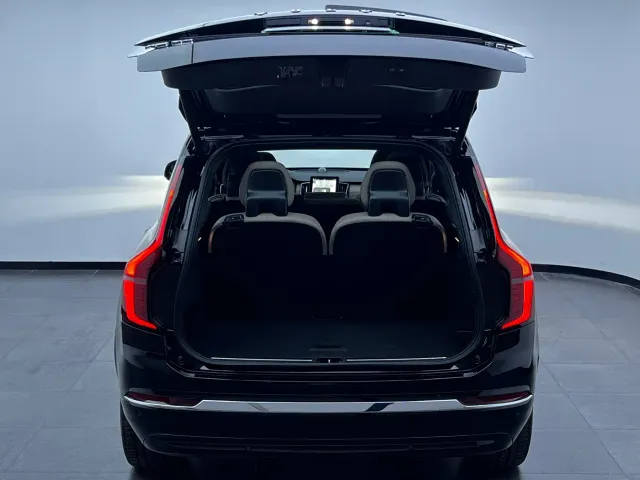 Volvo XC90 — Фото автомобиля 9