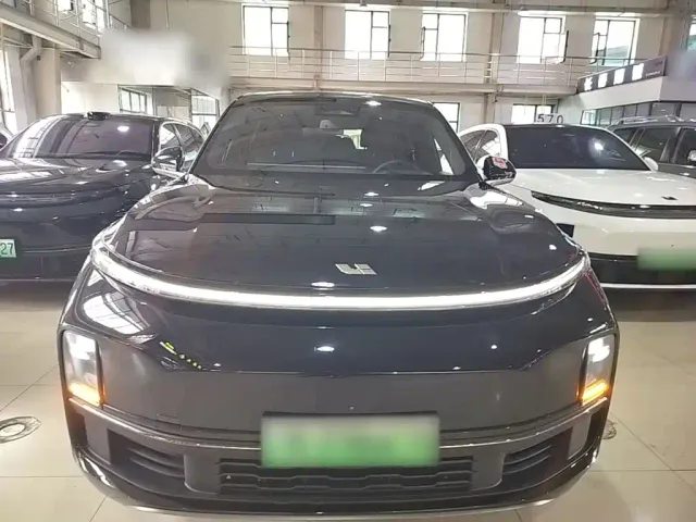 Li Auto L8 — Фото автомобиля 2
