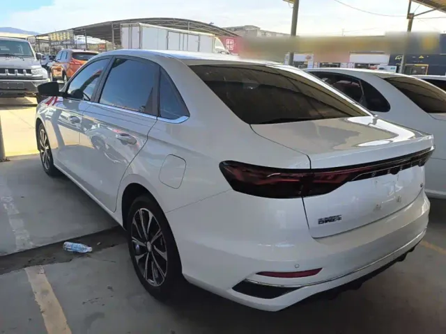 Geely Emgrand — Фото автомобиля 4
