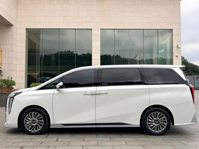 GAC Trumpchi M8 — Фото автомобиля 3