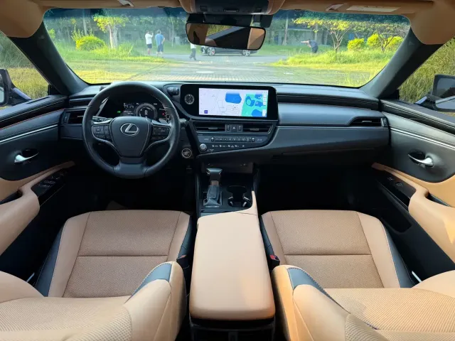 Lexus Lexus ES 2022 300h Excellence Edition — Фото автомобиля 13