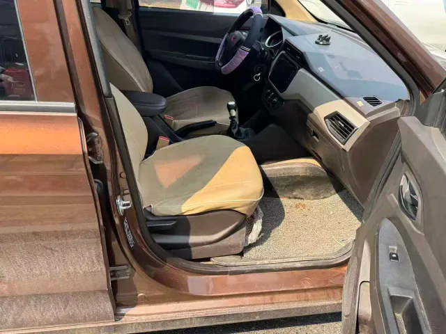 Wuling Hongguang — Фото автомобиля 14