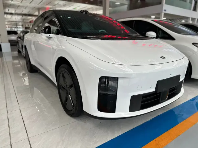 Li Auto i6 — Фото автомобиля 2