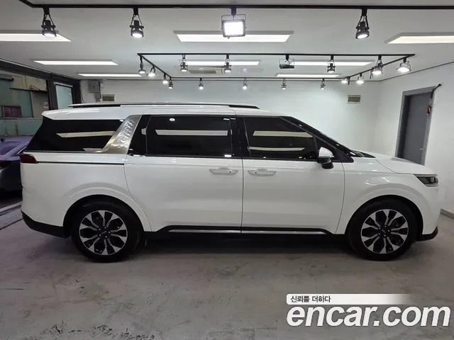 Kia Carnival Generation 4 — Фото автомобиля 4