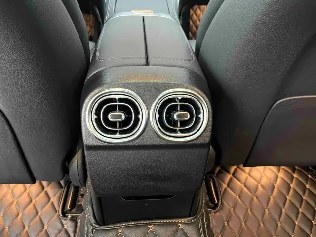 Mercedes-Benz C-Class — Фото автомобиля 18