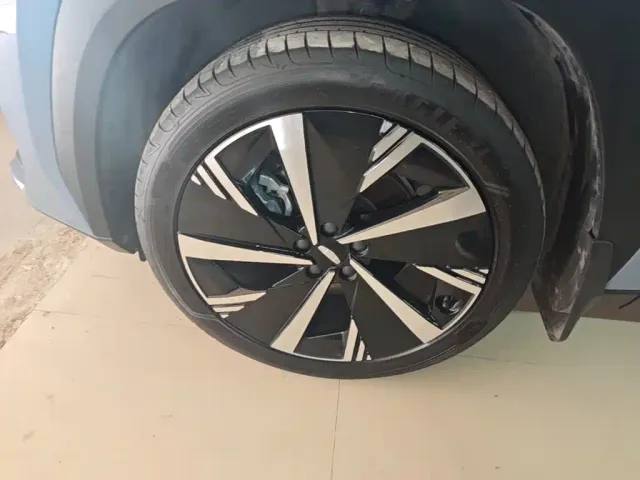 Geely Boyue L — Фото автомобиля 22