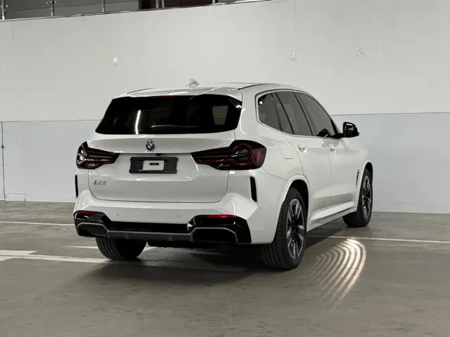BMW iX3 — Фото автомобиля 17
